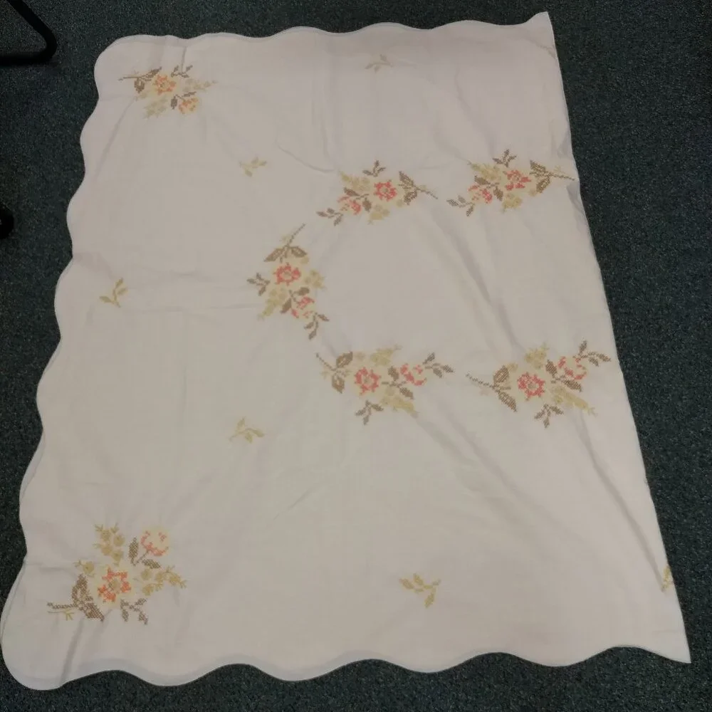 Vintage Handmade Cross Stitch Floral Table Cloth Rectangle Scallop Edge Holiday